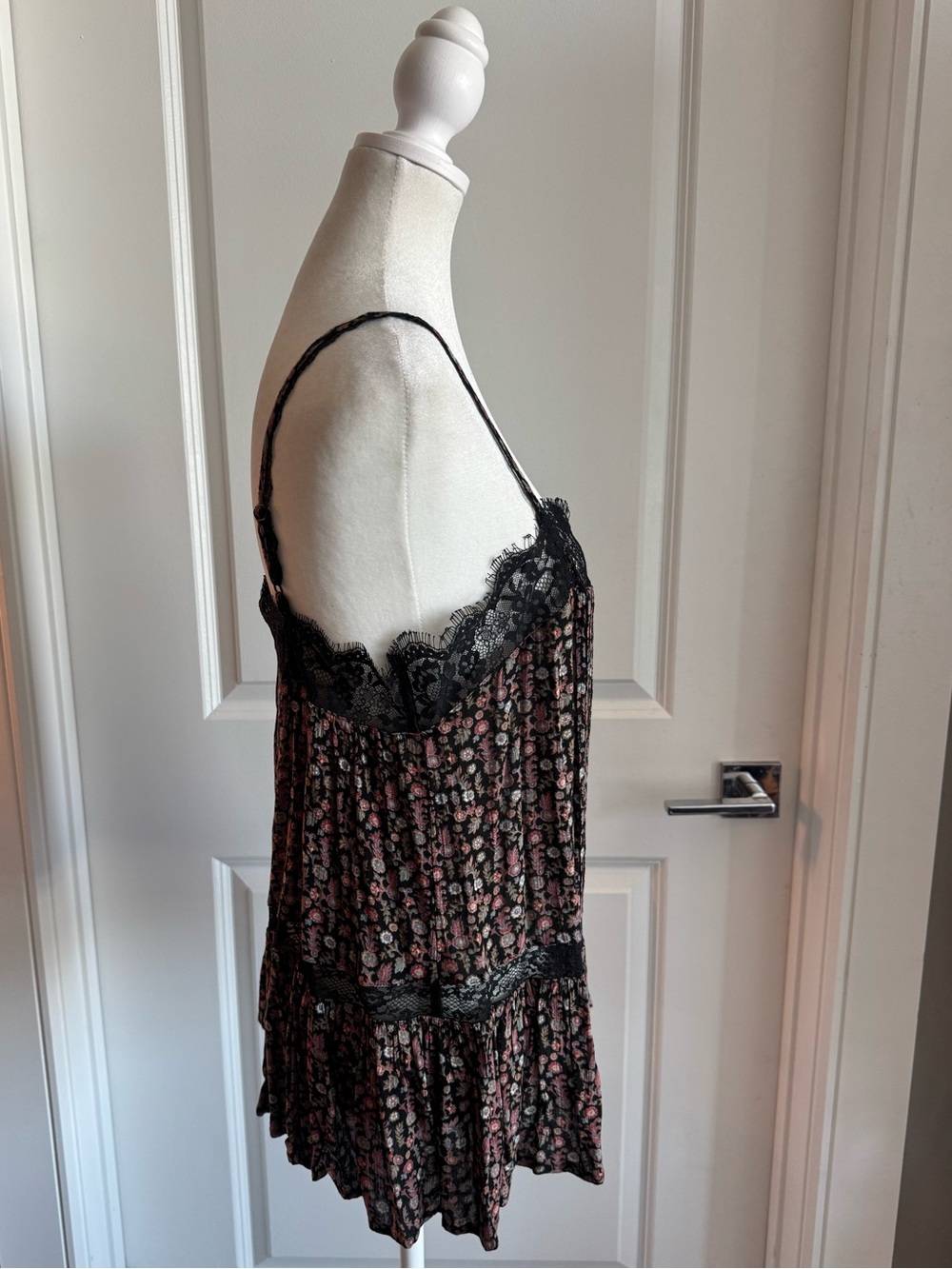 American Eagle Outfitters Women's Tank Top Black Lace Floral Print Size Medium - Picture 5 of 10